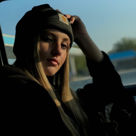 Meet your Posher, Cam - Picture 1 of 1